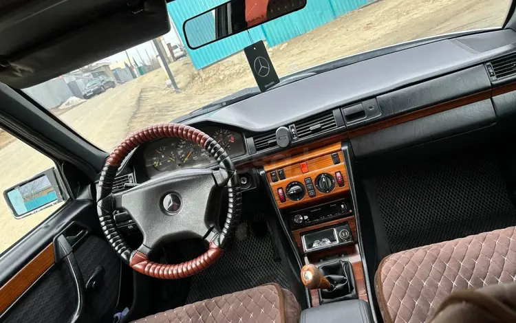 Mercedes-Benz E 260 1991 года за 1 200 000 тг. в Аральск