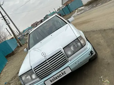 Mercedes-Benz E 260 1991 года за 1 200 000 тг. в Аральск – фото 2