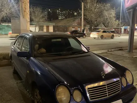 Mercedes-Benz E 280 1998 года за 2 000 000 тг. в Астана – фото 2