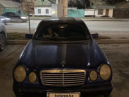 Mercedes-Benz E 280 1998 года за 2 000 000 тг. в Астана – фото 3