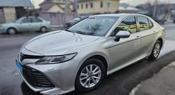 Toyota Camry 2019 года за 11 900 000 тг. в Алматы