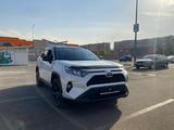 Toyota RAV4 2021 года за 25 650 000 тг. в Алматы – фото 2