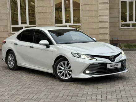 Toyota Camry 2019 года за 14 000 000 тг. в Алматы – фото 2