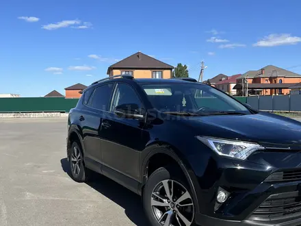 Toyota RAV4 2016 года за 11 700 000 тг. в Актобе