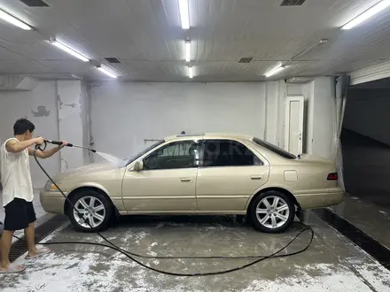 Toyota Camry 1998 года за 2 500 000 тг. в Алматы – фото 4