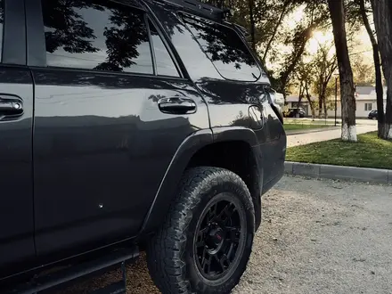 Toyota 4Runner 2018 года за 22 000 000 тг. в Алматы – фото 4