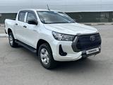 Toyota Hilux 2023 года за 17 900 000 тг. в Костанай – фото 2