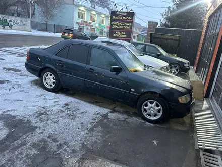 Mercedes-Benz C 200 1997 года за 3 350 000 тг. в Алматы – фото 12