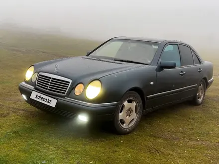 Mercedes-Benz E 230 1995 года за 2 500 000 тг. в Мерке – фото 5