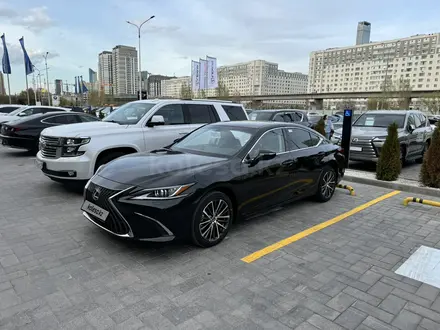 Lexus ES 250 2022 года за 30 000 000 тг. в Астана