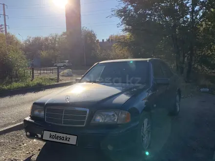 Mercedes-Benz C 180 1997 года за 1 500 000 тг. в Караганда