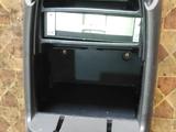 Подлокотник с CD changer сд чэйнджер также есть монитор в сборе за 35 000 тг. в Алматы – фото 3