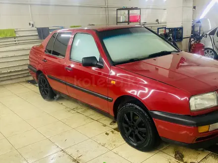 Volkswagen Vento 1993 года за 1 300 000 тг. в Тараз – фото 28