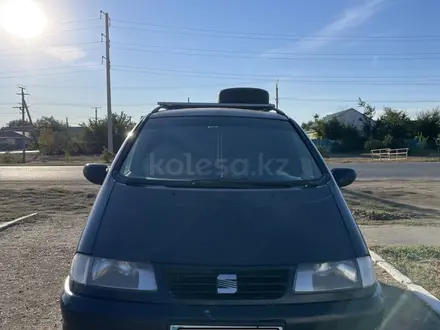 SEAT Alhambra 1997 года за 2 200 000 тг. в Уральск – фото 2