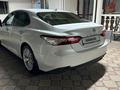 Toyota Camry 2019 года за 13 800 000 тг. в Алматы – фото 3