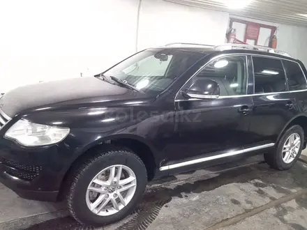 Volkswagen Touareg 2008 года за 8 500 000 тг. в Астана – фото 3