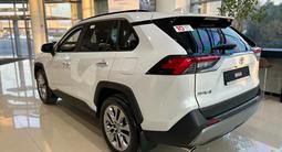 Toyota RAV4 Luxe 2025 года за 24 490 000 тг. в Алматы – фото 4