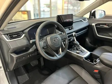 Toyota RAV4 Luxe 2025 года за 21 220 000 тг. в Алматы – фото 5