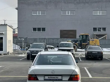 Mercedes-Benz E 320 1993 года за 3 200 000 тг. в Алматы – фото 5