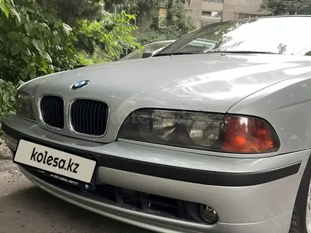 BMW 528 1998 года за 3 900 000 тг. в Алматы