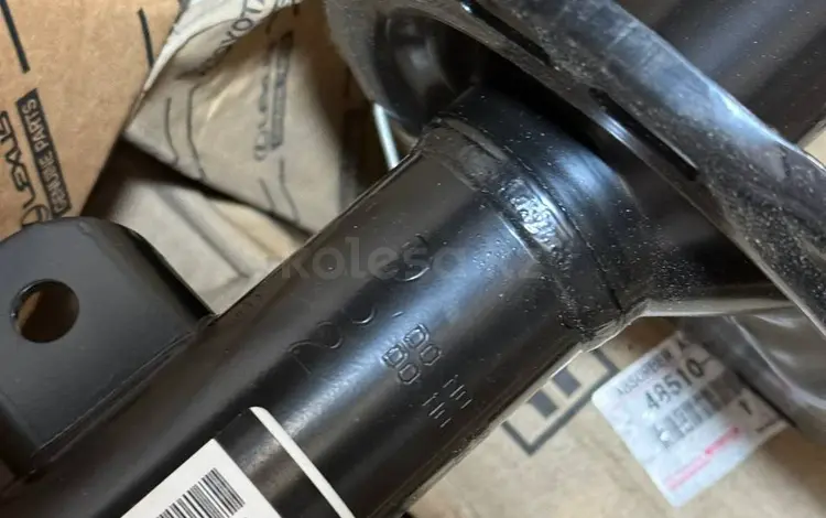 Амортизатор передний правый AVENSIS 2008-2018 за 40 000 тг. в Алматы