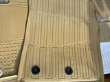 Оригинальный резиновый бежевый Коврик, полик для салона LX570 2012-2021 за 50 000 тг. в Алматы