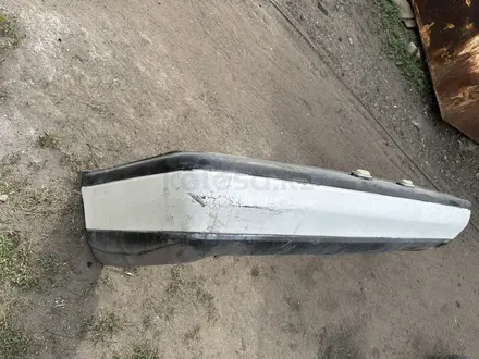 Задний бампер Nissan Primera P10 хэтчбек за 15 000 тг. в Караганда – фото 2