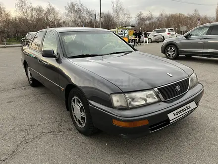 Toyota Avalon 1997 года за 3 000 000 тг. в Алматы