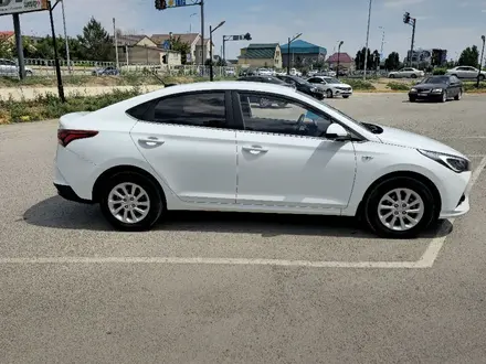 Hyundai Accent 2020 года за 7 990 000 тг. в Актобе – фото 3