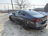 BMW M5 2019 года за 43 000 000 тг. в Алматы – фото 4