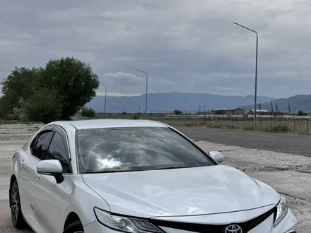 Toyota Camry 2023 года за 15 700 000 тг. в Алматы – фото 2