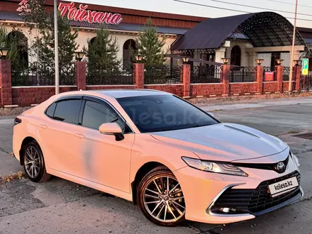 Toyota Camry 2023 года за 15 700 000 тг. в Алматы – фото 18