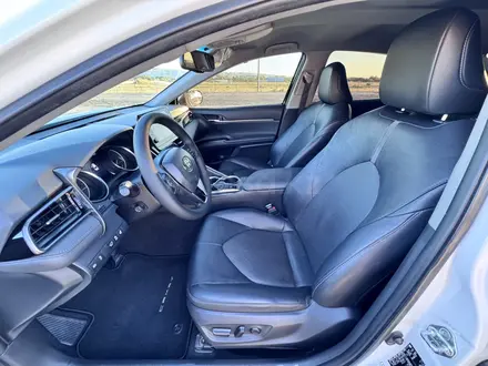Toyota Camry 2023 года за 15 700 000 тг. в Алматы – фото 29