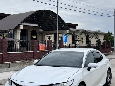 Toyota Camry 2023 года за 15 700 000 тг. в Алматы