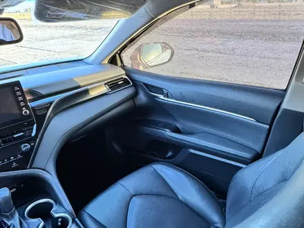 Toyota Camry 2023 года за 15 700 000 тг. в Алматы – фото 34