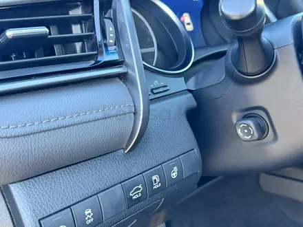 Toyota Camry 2023 года за 15 700 000 тг. в Алматы – фото 35