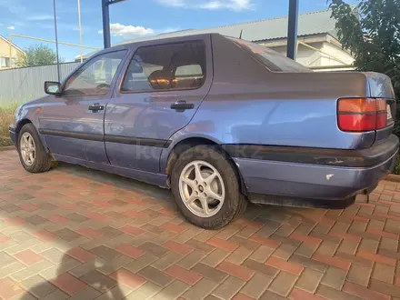 Volkswagen Vento 1992 года за 800 000 тг. в Актобе – фото 3