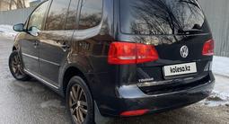 Volkswagen Touran 2012 годаfor5 950 000 тг. в Алматы – фото 4