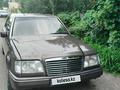 Mercedes-Benz E 220 1994 года за 1 300 000 тг. в Талдыкорган