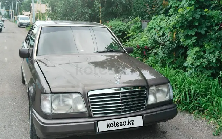 Mercedes-Benz E 220 1994 года за 1 300 000 тг. в Талдыкорган