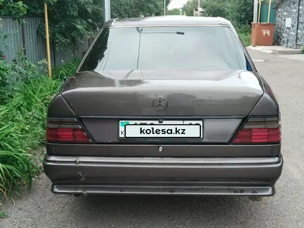 Mercedes-Benz E 220 1994 года за 1 300 000 тг. в Талдыкорган – фото 3