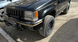 Jeep Grand Cherokee 1993 годаүшін2 500 000 тг. в Жезказган