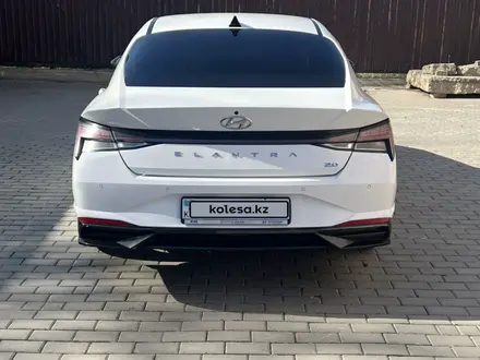 Hyundai Elantra 2020 года за 8 500 000 тг. в Актобе – фото 3