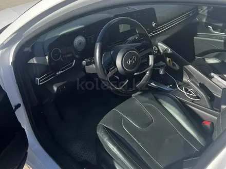 Hyundai Elantra 2020 года за 8 500 000 тг. в Актобе – фото 5