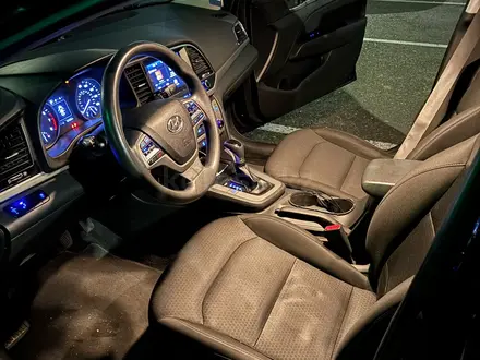 Hyundai Elantra 2017 года за 4 200 000 тг. в Актау – фото 6