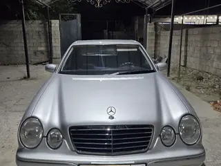 Mercedes-Benz E 320
