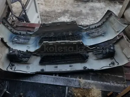 Передний бампер на Opel Vectra Cүшін84 000 тг. в Алматы – фото 2