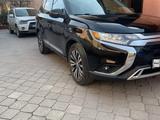 Mitsubishi Outlander 2018 года за 11 650 000 тг. в Алматы – фото 3