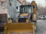 Сдам в долго ю аренду Экскаватор-погрузчик 3 в 1 (петушок) Caterpillar 2025 года в Алматы