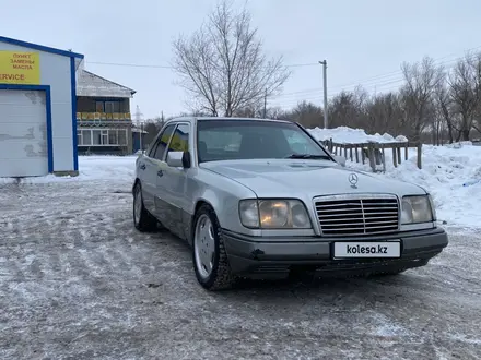 Mercedes-Benz E 220 1994 года за 1 800 000 тг. в Астана – фото 2